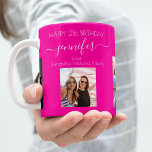 Mug Photo d'anniversaire des amis noms rose chaud<br><div class="desc">Un cadeau d'amis pour le 21e anniversaire d'une femme, célébrant sa vie avec 3 de vos photos d'elle, de ses amis, de sa famille, de son intérêt ou des animaux de compagnie. Personnalisez et ajoutez son nom, son âge de 21 ans et vos noms. Un arrière - plan rose chaud...</div>