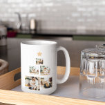 Mug Photo d'arbre de Noël familial moderne avec étoile<br><div class="desc">Prenez la magie des moments de vacances de votre famille avec notre garde personnalisée "Modern Family Christmas Tree with Photo".Transformez les souvenirs spéciaux de votre famille en un souvenir unique grâce à notre ornement "Modern Family Christmas Tree with Photo" de Zazzle. Commandez le vôtre dès aujourd'hui et faites de cette...</div>
