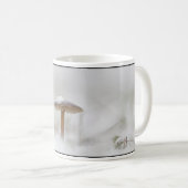 Mug Photo de champignon dans la nature (Devant droit)