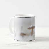 Mug Photo de champignon dans la nature (Devant gauche)