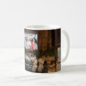 Mug Photo de cheminée rustique de Noël en hiver (Devant droit)