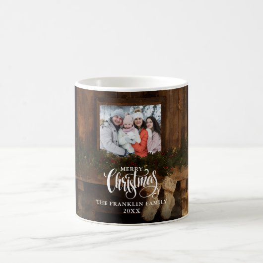 Mug Photo de cheminée rustique de Noël en hiver (Centre)