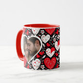 Mug Photo de Coeurs et Fleurs rouges, noirs et blancs (Devant gauche)