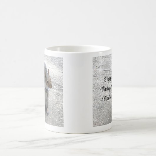 Mug Photo de Cute Little Squirrel avec Queue Fluffy (Centre)