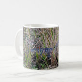 Mug Photo de faune d'un bébé alligator mignon dans de (Devant gauche)