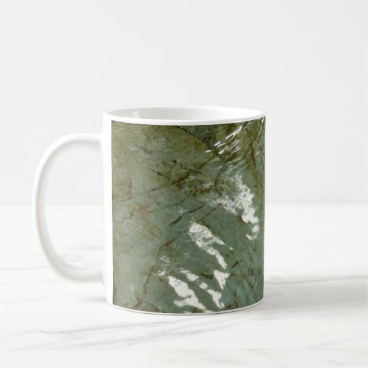 Mug Photo de la nature de dalles rocheuses couvertes d (Gauche)