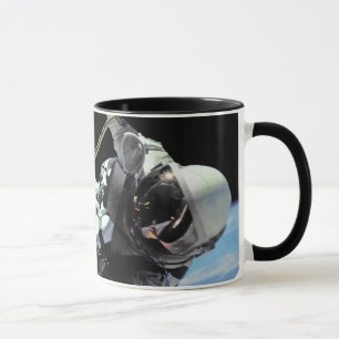 Mug Photo de la première marche spatiale de l'astronau