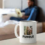 Mug Photo d'oncle de Funcle moderne<br><div class="desc">Tasse à café oncle moderne avec 2 photos à remplacer par vos propres photos de famille,  le titre "foncle" en gras noir/gris,  et le dicton "comme un oncle normal,  mais plus amusant".</div>