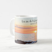 Mug Photo du coucher du soleil sur Ocean Bible Verse (Devant gauche)
