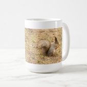 Mug Photo d'un écureuil mignon mangeant une noix (Devant droit)