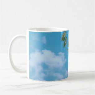 Mug Photo en angle bas de palmiers sous ciel bleu