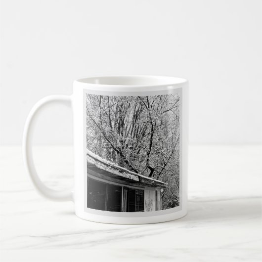 Mug Photo en noir et blanc de la scène hivernale rusti (Gauche)