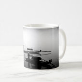 MUG PHOTO GRAYSCALE DE DEUX BATEAUX ROW (Devant droit)