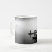 MUG PHOTO GRAYSCALE DE DEUX BATEAUX ROW (Devant gauche)
