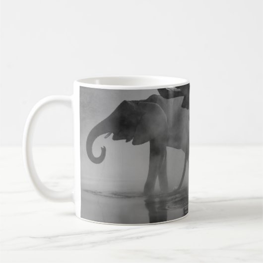 MUG PHOTO GRAYSCALE D'ÉLÉPHANTS EN EAU POTABLE (Gauche)