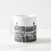 Mug Photo noire et blanche de phare du Cap Hatteras (Devant gauche)