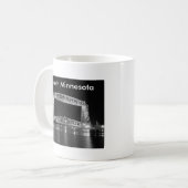 Mug Photo noire et blanche de pont d'ascenseur aérien (Devant gauche)