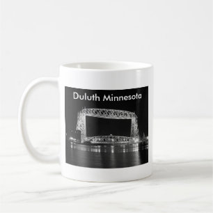 Mug Photo noire et blanche de pont d'ascenseur aérien