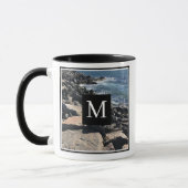 Mug Photo Ocean Waves and Rocks Initial Black (Gauche)