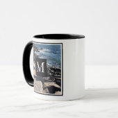 Mug Photo Ocean Waves and Rocks Initial Black (Devant gauche)