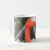 Mug Photographie de closeup d'oiseau rouge à long cou (Devant gauche)