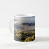 Mug Photographie de voyage sur la plage de sable noir  (Devant gauche)