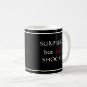 Mug Phrase "Surprise, mais jamais choquée" (Devant droit)