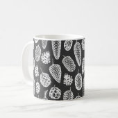 Mug Pine cônes dessinés main sans couture motif. Botan (Devant gauche)