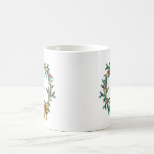 Mug Pinécone rustique | Monogramme de couronne de Noël (Centre)