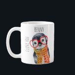 Mug Pingouin mignon en lunettes Aimez-vous pour les en<br><div class="desc">Conception de texte personnalisable avec un mignon pingouin d'aquarelle lunettes en forme de coeur avec un foulard,  cadeau personnalisé mignon pour Anniversaire,  Saint-Valentin ou anniversaires.</div>