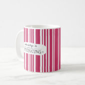 Mug Pink Striped<Name>Est Actuellement Caffeinant (Devant gauche)