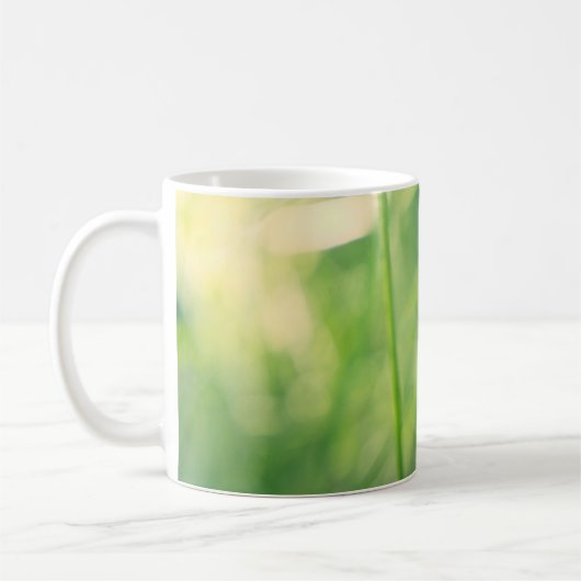 Mug Pissenlit dans la verdure avec une douce lumière e (Gauche)