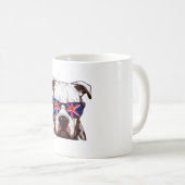 Mug Pitbull portant des lunettes de soleil Union Jack (Devant droit)