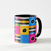 Mug Pixels de sucrerie d'Allsorts de réglisse (Devant droit)