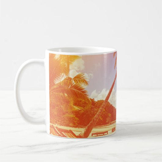 Mug Plage, cocotier, lit en bois. (Gauche)