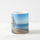 Mug Plage de galets et falaise d'Etretat en France Pos (Centre)