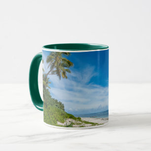 Mug Plage de Kolovai bordée de palmiers