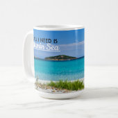 Mug Plage de sable blanc avec eau turquoise vitamine m (Devant gauche)