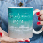 Mug Plage de sable tropical océan aventure personnalis<br><div class="desc">Plage de sable tropical océan personnalisé l'aventure commence design.</div>
