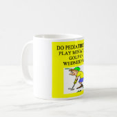 Mug plaisanterie de médecin de docteur de pédiatre (Devant gauche)