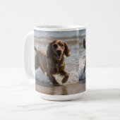 Mug "Plaisir de bord de mer : Un Cocker Spaniel Play d (Devant gauche)