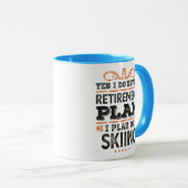 Mug Plan de retraite Skiing cadeau amusant (Devant droit)