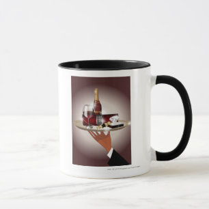 Mug Plan rapproché de la main d'un serveur tenant un