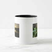 Mug Plan rapproché de papillon sur la feuille au (Centre)