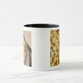 Mug Plan rapproché des aliments pour chiens dans une (Centre)