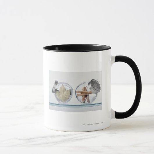 Mug Plan rapproché des herbes dans des deux pots (Droite)