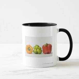 Mug Plan rapproché des paprikas dans une rangée
