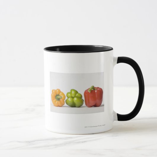 Mug Plan rapproché des paprikas dans une rangée (Droite)