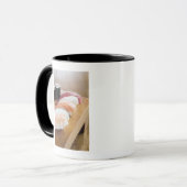 Mug Plan rapproché des sushi sur une table (Devant gauche)