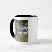 Mug Plan rapproché d'un cheval fonctionnant près d'une (Devant gauche)